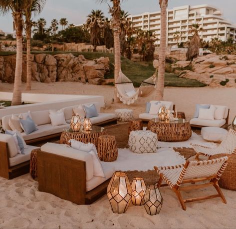 Beach Party Set Up, Acre Cabo, Small Beach Wedding Ideas, Beach Wedding Table Settings, Egypt Hotel, Sunset Wedding Theme, Seychelles Wedding, Beach Picnic Party, Ballroom Design