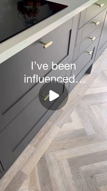 𝐑𝐚𝐜𝐡𝐞𝐥 𝐌𝐜𝐒𝐡𝐚𝐧𝐞 on Instagram: "I can confirm influencers get influenced too! 😆 (all the time if you are me!)   I saw Laura over @houseprojectuk share a kitchen reel with these fab @ikeauk finds and I had to get onboard and get this pan draw organised 🙌🏼  And if you are like me and don’t have an IKEA near you, do not worry as I have a hack for you! You don’t have to pay a £25 charge to get them delivered to your door, you can pay £2 and get them delivered to a local pick up point. 👏🏼  Products-  UPPDATERA Peg board organiser  VARRIERA Pot lid organiser   #ikea #ikeauk #organised #organise #kitchen #kitchenorganization #ikeafinds #ikeahacks #ikeastorage #organising #tidyhome #homeandliving #kitchendesign #kitchenware #kitchendecor #darkkitchen" Kitchen Draw Storage Ideas, Pot And Lid Organization, How To Organise Kitchen, Uppdatera Ikea, Organise Kitchen, Ikea Kitchen Organization, Diy Kitchen Cupboards, Ikea Hack Storage, Pot Lid Storage