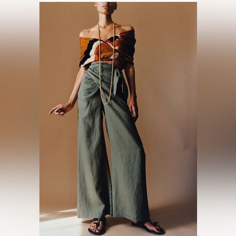 Brand New. High Waisted Pants. Made Of Linen. Wide Leg. Pareo Style Fabric. Hidden Inseam Zip Closure Flowy Linen Outfit, Feminine Colorful Outfits, Palazzo Pants Fall, Interesting Pants, Loose Pants Pattern, Circus Clothing, Pareo Pants, Pants Street Style, Embellished Leggings