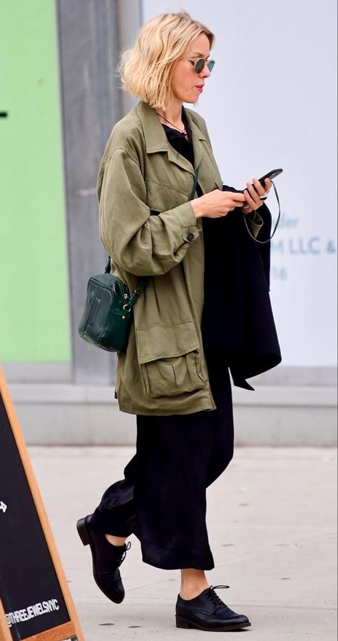 Naomi Watts 2023, Naomi Watts Street Style, Naomi Watts Style, Naomi Watts Hair, Shirt Jacket Outfit, 2024 Lookbook, Closet Wardrobe, What To Wear Today, Naomi Watts