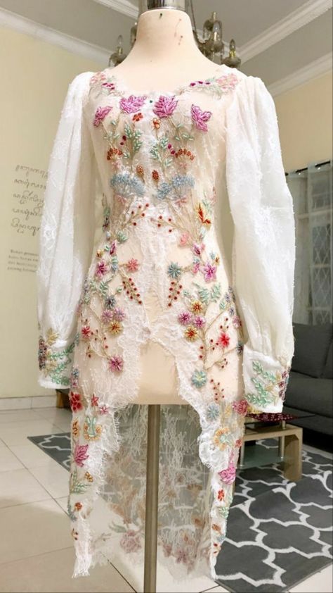 Model Dress Kebaya, Batik Dress Modern, Baju Kahwin, Kebaya Wedding, Kebaya Modern Dress, Batik Kebaya, Kebaya Dress, Women Blouses Fashion, Batik Fashion