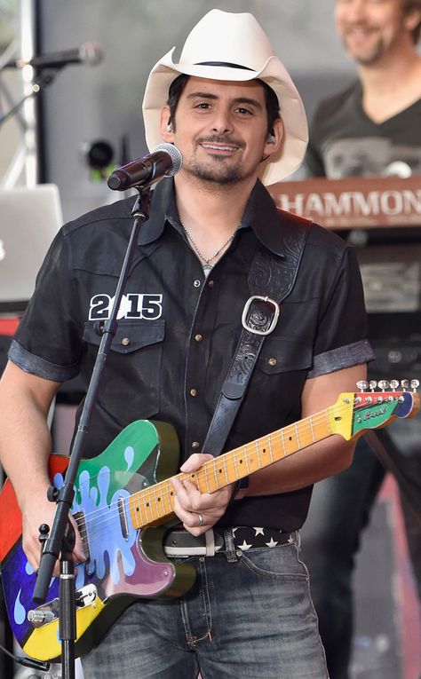 Brad Paisley Brad Paisley, Graduation Ceremony, Hot Pics, Big Picture, On Stage, Illinois, Musician, High School, Paisley