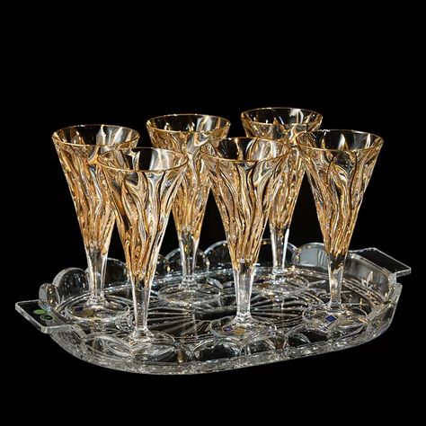 Discover the epitome of glassware elegance with our Bohemia Crystal Luxury Sets, featuring both wine and champagne glasses adorned with stunning gold detailing. Crafted in the Czech Republic, these glasses are a testament to the famed Bohemian glassmaking tradition known for its precision and beauty. Each piece boasts a beautiful gold pattern that merges the timeless grace of classic design with the clean lines of modern style. The brilliance and durability of the Bohemian crystal speak to the e Luxury Glassware, Food Esthetics, Bridgerton Ball, Vintage Modern Kitchen, Elegant Glassware, Fancy Glasses, Glass Decanter Set, Whisky Decanter, Backyard Layout