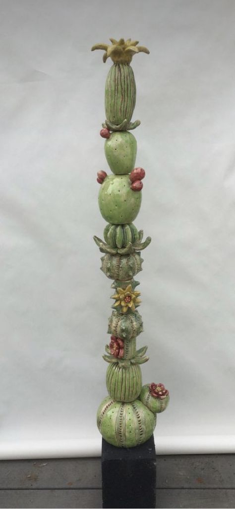 Totem Ceramic Ideas, Pottery Yard Art Ideas, Ceramic Garden Art Sculpture, Totem Pole Ceramic, Ceramic Totems Garden, Ceramic Garden Art Ideas, Ceramic Yard Art Ideas, Ceramic Totems Ideas, Stacked Ceramic Sculpture