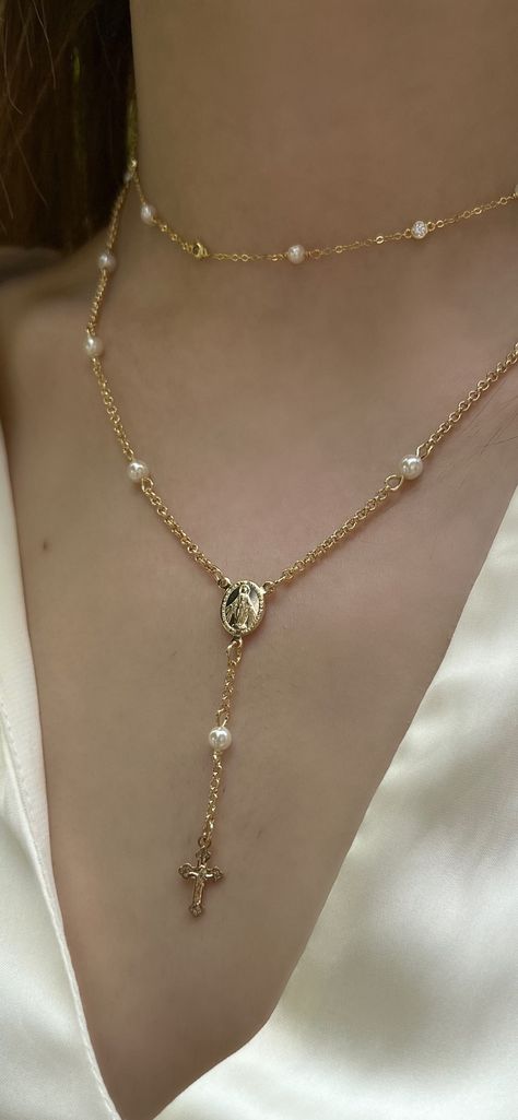 Dainty Rosary Necklace, Gold Necklace Layered Aesthetic, Rosary Necklace Outfit, Rosary Necklace Aesthetic, Crucifix Necklace Women, Cross Necklace Aesthetic, Diy Rosary Necklace, Catholic Jewelry Necklace, Types Of Necklaces