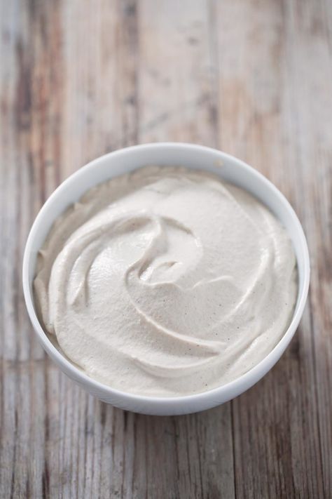 Vegan Cashew Frosting.- This delicious vegan cashew frosting is super healthy and so simple and easy to make. You can use it to make cakes, cupcakes or any desserts you want. Cheesecake Frosting Recipe, Vegan Cake Frosting, Cashew Frosting, Sweetness Level, Nut Dessert, Cheesecake Frosting, Vegan Frosting, Beer Float, Low Carb Cheesecake