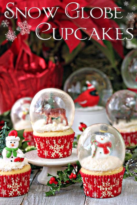 Snow Globe Cupcakes with Gelatin Bubbles - every part of these snow globes is entirely edible! | From SugarHero.com Globe Cupcakes, Snow Globe Cupcakes, Gelatin Bubbles, Cake Mini, Torte Cupcake, Christmas Cupcakes, Cupcake Cake, Christmas Cooking, Noel Christmas