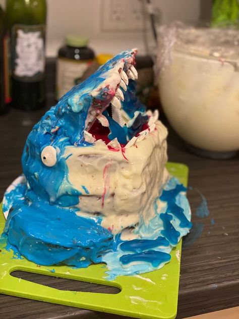 Shark Deserts, Shark Cookie Cake, Whale Shark Cake, Shark Desserts, Shark Cakes For Kids Boys, Shark Cake Ideas, Shark Themed Cakes, Shark Food, Birthday Foods