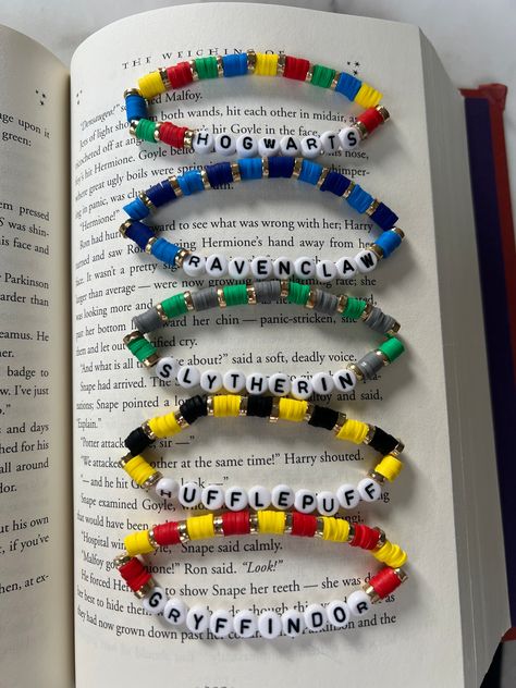 Show off your Harry Potter spirit with the set of all the Hogwarts Houses! The bracelets are 7 inches, 7.5 inches can be requested! Colors may vary slightly! I cannot change anything except the size! Harry Potter Clay Bead Bracelets, Ravenclaw Crafts, Harry Potter Handmade Gifts, Prongs Harry Potter, Funny Harry Potter Pics, Harry Potter Themed Gifts Diy, Friendship Bracelets Harry Potter, Hogwarts Bracelets, Harry Potter Bracelets