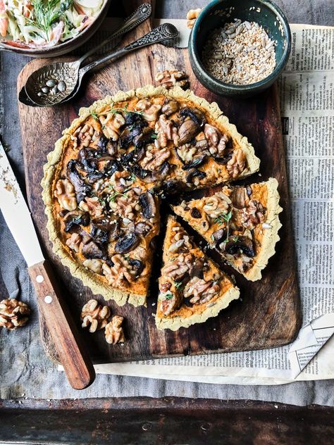 Walnut Tart, Seasonal Vegan Recipes, Tart Vegan, Vegan Quiche, Mushroom Tart, Walnut Recipes, Savory Tart, Savory Vegan, Vegan Thanksgiving