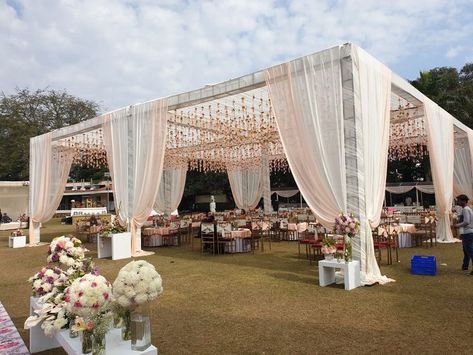 Cabana Tent Wedding, Day Wedding Stage Decoration, Pakistani Outdoor Wedding Decor, Gazebo Ideas Wedding Outdoor, Outdoor Walima Decor, Tent Ideas For Wedding, Trusses Wedding Decor, Wedding Cabana Decor, Wedding Hotel Decorations