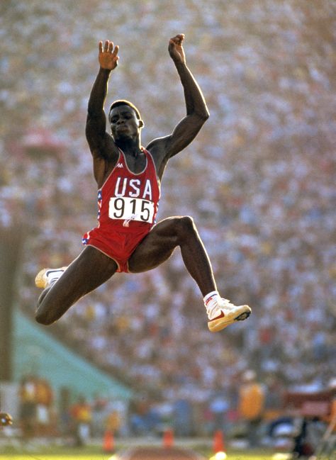 Carl Lewis | in the 1984 Los Angeles Olympics - 8.54 Metres. First gold 1984 then gold 1988, 1992 and 1996. Motion Poses, Neil Leifer, Human Photo, Carl Lewis, Allyson Felix, 1984 Olympics, Male Pose, Sporting Legends, Long Jump