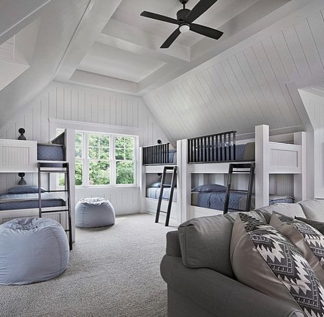 Room with 6 beda for lake or cabin Room Ideas With Bunk Beds, Bonus Room Bedroom, Bunk Room Ideas, Bonus Room Design, Sleepover Room, Bonus Room Ideas, Bunk Bed Rooms, Bunk Beds Built In, Bunk Rooms