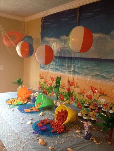 festa infantil vamos para praia Surfer Party, Indoor Beach, Beach Themed Crafts, Birthday Party Snacks, Beach Birthday Party, Hawaiian Birthday Party, Beach Party Decorations, Pool Party Decorations, Birthday Party Crafts