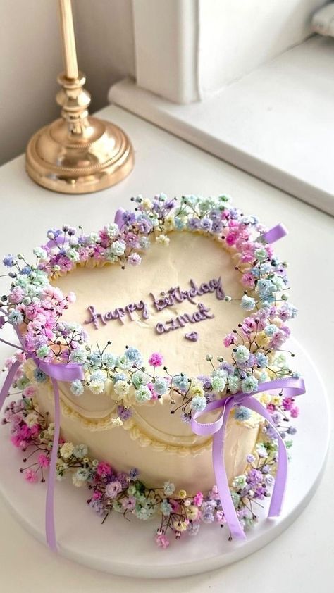 Love Is In Bloom Cake, Floral Heart Cake, Birthday Ideas 23, Cake For Bday, Heart Cake Ideas, Pretty Cake Ideas, Purple Floral Cake, Floral Cake Ideas, Vintage Floral Cake