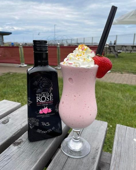 THE TEQUILA ROSE MILKSHAKE 🍹🍓😍
— at The Open Jar - Seaton Tequila Rose, Pretty Alcoholic Drinks, Colorful Drinks, Food Inspired, Drinks Alcohol, Rosé Aesthetic, Drinks Alcohol Recipes, Alcohol Recipes, Adult Drinks