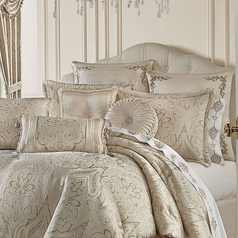 The trinity 4 piece comforter set is luxurious and beautifully crafted with a woven damask jacquard fabric in lovely tones of champagne. The damask pattern features a light champagne outline to give a unique three-dimensional look. Paired with matching pillow shams with hidden zippers and a solid champagne split-corner bed skirt with a 3 inch decorative woven jacquard stripe border along the bottom edge, this oversized ensemble will add a statement to your bedroom decor. The comforter is finishe French Bedding, Tuscan Bedroom, Ruffle Bedspread, Bedroom Comforter Sets, Baroque Decor, Bed In Corner, Beige Bed, Comforter Bed, Queens New York