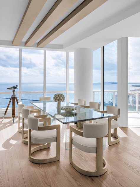 Artistic Frame’s curved Palms armchairs add movement to the dining area’s linear glass Santambrogiomilano table in this modern Miami high-rise. Clean Dining Room, Modern Miami, Minimalist Design Style, Arched Headboard, Buffets And Sideboards, Miami Houses, Round Tables, White Oak Floors, Architecture Home