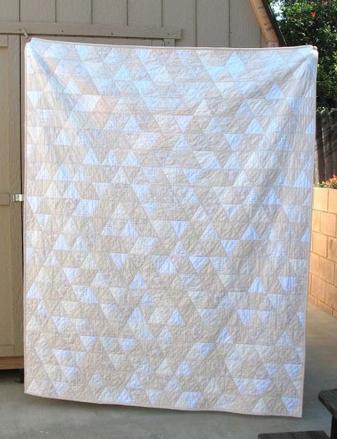 Beige Quilts Ideas, Granny Square Modern, Monochromatic Nature, Beige Quilt, Low Volume Quilt, Row Quilt, Quilt Modern, Row By Row, Triangle Quilt