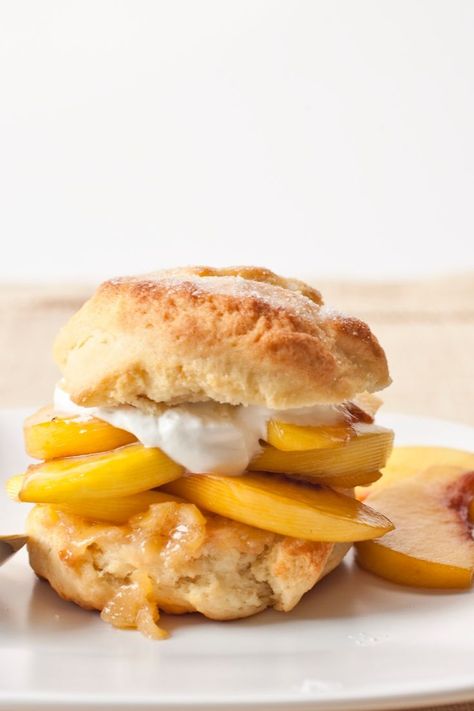 “This peach shortcake is nothing short of wow! A definite must try for anyone who loves peach desserts,” Barbara W. Peach Shortcake, Homemade Whipped Cream Recipe, Donut Toppings, Caramel Chocolate Bar, Cookie Toppings, Shortcake Recipe, Peach Desserts, America's Test Kitchen Recipes, Canned Peaches