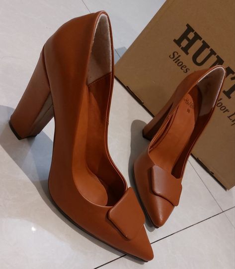 Classy Heels Elegant, Classy High Heels, Elegant Shoes Heels, Mules Shoes Heels, Brown Pumps, Pretty Sandals, Fashion Shoes Heels, Cute Shoes Heels, Shoes Heels Classy