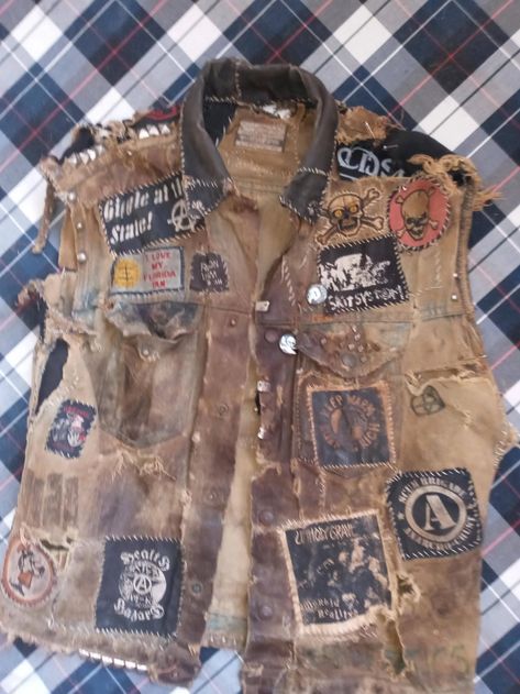 My vest I bought at a Goodwill for $2 in 1993 - Imgur Crust Vest, Crust Punk Vest, Punk Vest, Crust Pants, Punk Fashion Diy, Crust Punk, Battle Jacket, Diy Jacket, Rocker Style