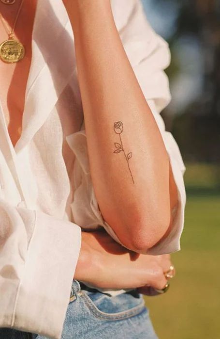 30 Cool Small Tattoos for Women in 2021 - The Trend Spotter Simple Rose Outline, Minimalist Rose Tattoo, Tato Naruto, Tato Mandala, Tato Maori, Forearm Tattoo Ideas, Yellow Rose Tattoos, Simple Rose Tattoo, Tato Naga