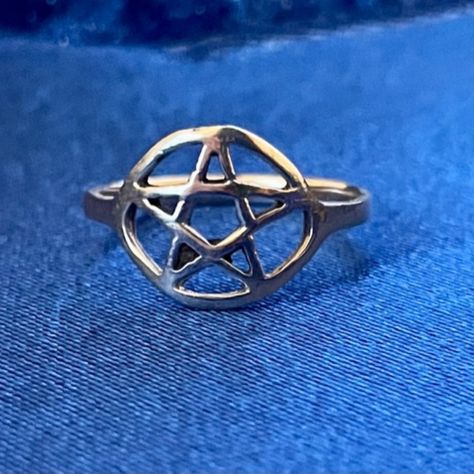 New!! Sterling Silver 925 Pentagram Ring Witch Wicca Earth Goddess Protection Sizes Available While They Last 5 7 And 8 Pagan Ring, Witchy Rings, Pentagram Ring, Witch Ring, Earth Jewelry, Witch Rings, Star Goddess, Ren Fest, Aesthetic Goth