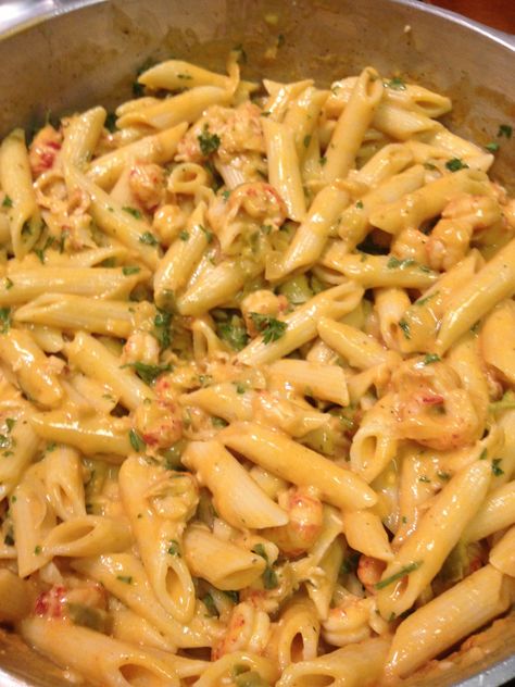 Mardi Gras Crawfish Pasta (recipe from one of my Eat This!!! pins). OMG!! So good!!! Crawfish Alfredo, Cajun Alfredo Pasta, Mardi Gras Pasta, Crawfish Pasta, Cajun Alfredo, Haitian Recipes, Crawfish Recipes, King Cakes, New Orleans Recipes