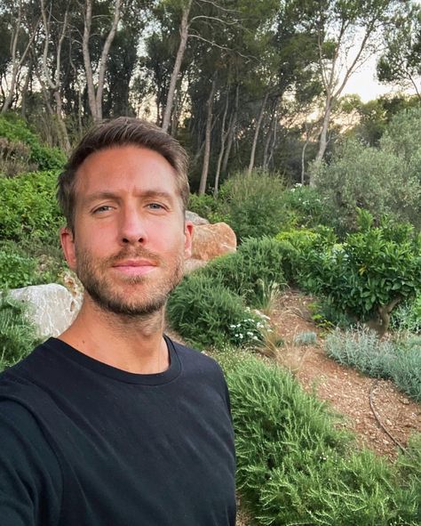 Calvin Harris Aesthetic, Broken Iphone Screen, Broken Iphone, Famous Babies, Calvin Harris, Avicii, Iphone Screen, Screen, Iphone