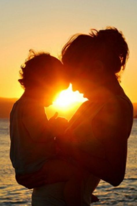 sunset for mother & child Mom And Son Sunset Photoshoot, Hawaii October, Mother Child Photography, Beachy Pictures, Beach Fotos, Child Portrait Painting, Mother Baby Photography, Foto Kids, Job Inspiration