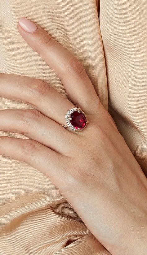 Ruby Jewelry Ring, Engagement Ring Photography, Ruby Ring Designs, White Gold Ruby Ring, Stone Ring Design, Indian Wedding Jewelry Sets, Gold Diamond Wedding Rings, Wedding Studs, New Gold Jewellery Designs