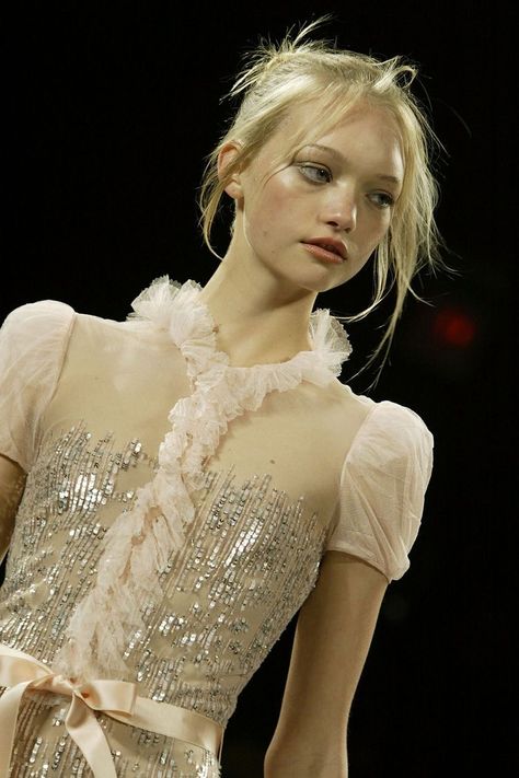 Vanilla Macarons, Gemma Ward, Runway Hair, Model Aesthetic, Pretty Hair, Fashion Industry, 인물 사진, Runway Models, Pretty Hairstyles