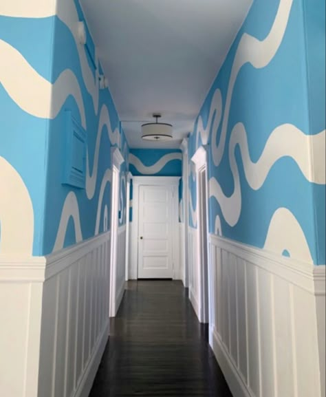 Bedroom Painting Design, Swirly Wall Paint, Fun House Painting Ideas, Boho Bedroom Paint Ideas, Wavy Wall Paint, Painted Wall Design Aesthetic, Blue House Interior, Bedroom Mural Ideas Paint, Retro Accent Wall