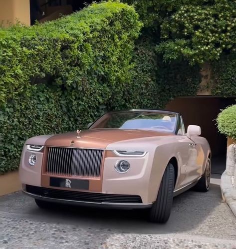 rose gold rolls Royce Rolls Royce Rose Gold, Rose Gold Rolls Royce, Rose Gold Luxury Aesthetic, Gold Rolls Royce, Pink Rolls Royce, Rose Royce Car, Rolls Royce Drophead, Rolls Royce Gold, Slingshot Car