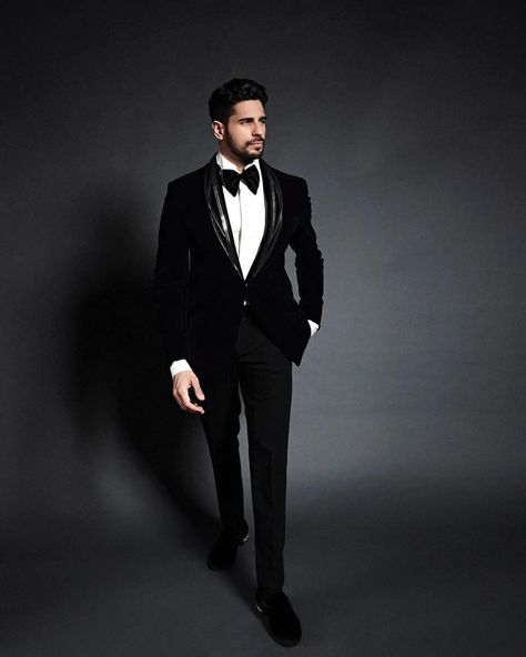 Tux Prom, Best Wedding Suits For Men, Sid Malhotra, Reception Suits, Wedding Suits Men Black, Indian Wedding Suits Men, Suit For Men Wedding, Cocktail Suit, Indian Wedding Clothes For Men