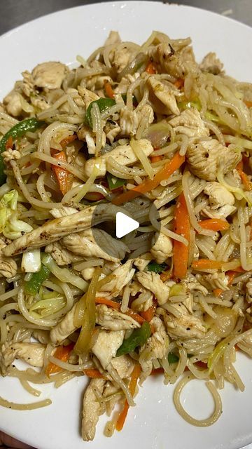 Chef Khalil on Instagram: "Chicken chow mien easy and simple recipe 
.
.
.
.
#chefkhalil #chomiyeon #chowmein #chef #recipe #reelsinstagram #cooking #chef" Chow Mein, Cooking Chef, Simple Recipe, Chow Chow, Easy Meals, Chef, Chicken, On Instagram, Instagram