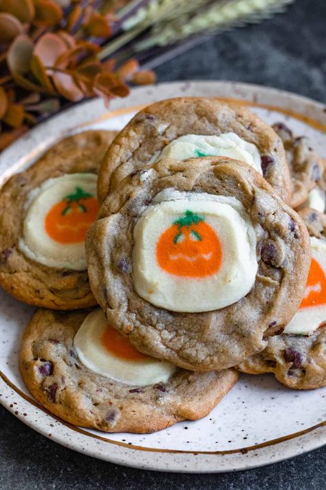 Pillsbury Halloween Cookies, Pillsbury Cookies, Easy Halloween Cookies, Halloween Cookie Recipes, Toll House Chocolate Chip, Fall Baking Recipes, Halloween Sugar Cookies, Halloween Food Treats, Fresh Baked Cookies