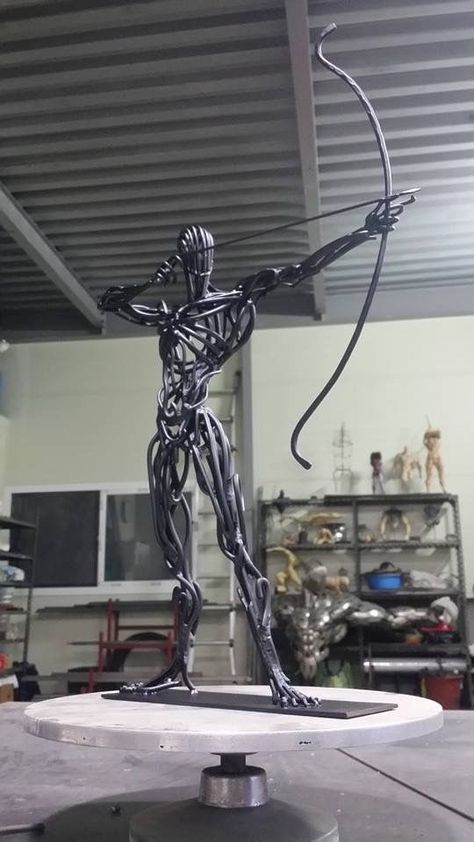 Metal Statue Art, Metal Human Sculpture, Art Fer, Ceramic Sculpture Figurative, Arrow Art, Human Sculpture, Welding Art Projects, Metal Artwork Wall, Steel Art