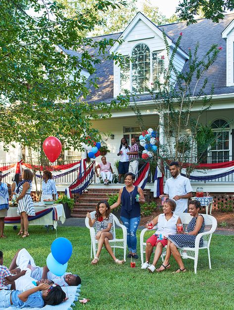 Everything You Need to Host the Ultimate Summer Burger Bash Fourth Of July Pool Party, Backyard Beach Party, Summer Burgers, Burger Party, Lake Party, America Party, Usa Party, Summer Bash, Fourth Of July Food