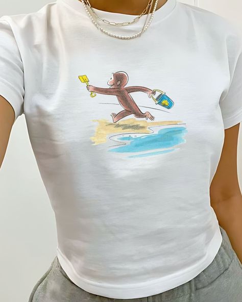 Cute Vintage Clothes, Aesthetic Clothes For Summer, Cute Graphic Tees Aesthetic, Cool T-shirts, 90s Shirts Vintage, Cute T-shirts, Cute Shirts Aesthetic, Aesthetic T Shirt Design, Embroidery On Shirts