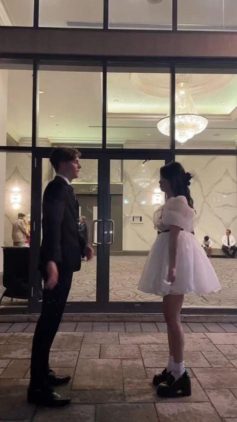 Couple Dancing Romantic, Couple Dancing Aesthetic, Couple Dance Videos, Couple Dance, Cute Couple Dancing, Dancing Aesthetic, Romantic Videos Couples, Couple Picture Poses, Couple Dancing