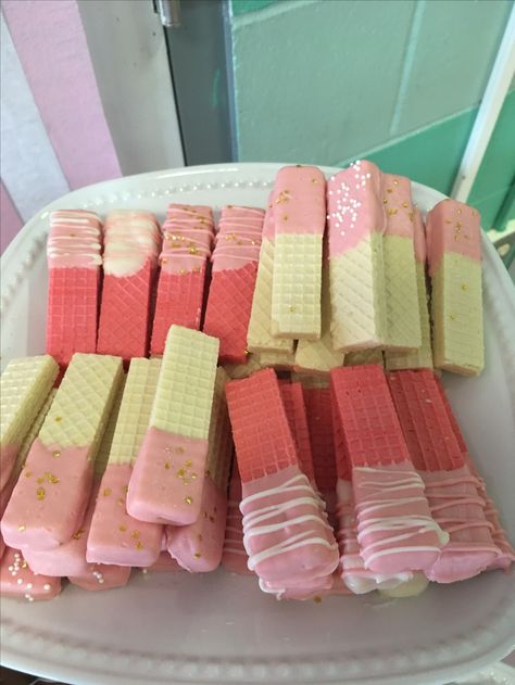 Pink Wafer Cookies Dipped, Birthday Platter Ideas Parties Food, Sweet Sixteen Desserts, Chocolate Dipped Wafer Cookies, Pink Birthday Treat Ideas, Pink Graduation Treats, Pink Party Dessert Table, Cute Birthday Snack Ideas, Birthday Desert Table Ideas Easy