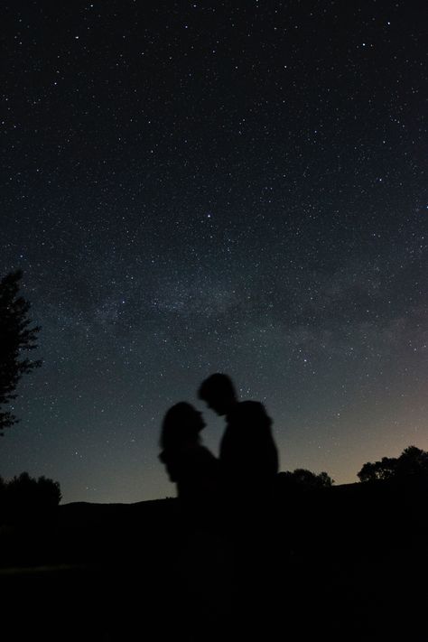 Under The Stars, Stars In The Sky, Night Couple, Aesthetic Couple, Look At The Stars, Photo Couple, Stars At Night, The Night Sky, Night Aesthetic