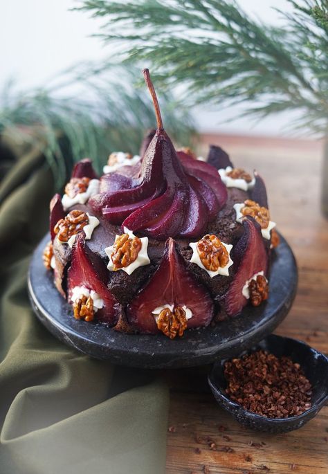 Curly Dock, Poached Pears Recipe, Wine Poached Pears, Pear Cake, Winter Cake, Poached Pears, Mulled Wine, Beautiful Food, Let Them Eat Cake