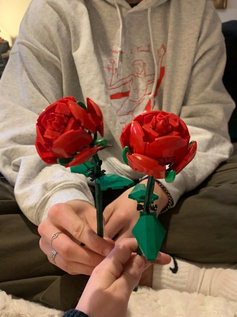 Lego Roses, Cute Date Ideas, My Kind Of Love, Cadeau Couple, Lego Creator, Foto Poses, Foto Ideas Instagram, Dream Boy, This Is Love