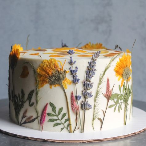 Wild and elegant in equal measure, our Garden Party cake features an abundant, full-coverage arrangement of hand-pressed flowers atop a canvas of vanilla buttercream. Each one-of-a-kind cake utilizes a baker’s choice assortment of locally foraged botanicals which vary with the seasons. Floral Birthday Cakes, Garden Party Cake, Chocolate Dirt, Botanical Cake, Wildflower Cake, Pressed Florals, Garden Party Cakes, Floral Cakes, Rainbow Carrots