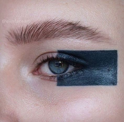 Graphic Eyeliner Under Eye, Alien Make-up, Editorial Make-up, Halloween Make-up Looks, Dead Makeup, High Fashion Makeup, Make Up Inspiration, Skull Makeup, Makeup Hacks