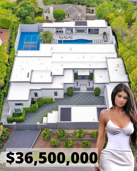 Mansion | Homes | Interior on Instagram: “Kylie Jenner's Holmby Hills Home 📍Holmby Hills, Los Angeles, California 🤑🤑🤑 🛏️ Bedrooms: 7 🛁 Bathrooms: 14 🏡 Lot: 0.83 Acres 🏷️TAG a…” Kylie Jenner Mansion, Kylie Jenner Poster, Kylie Jenner Holmby Hills, Jenner California, Sims 4 Modern House, Kylie Jenner House, California Bedroom, Kardashian House, Mansion Homes