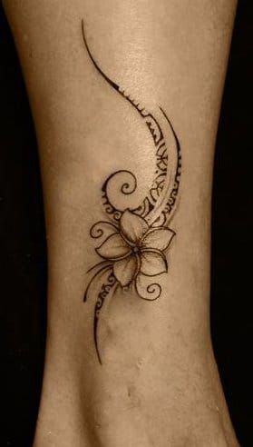 Tattoos Hawaii, Maori Tattoo Frau, Ankle Tattoo Men, Tattoos Shoulder, Tattoos Leg, Plumeria Tattoo, Cute Ankle Tattoos, Polynesian Tattoos Women, Hawaii Tattoos